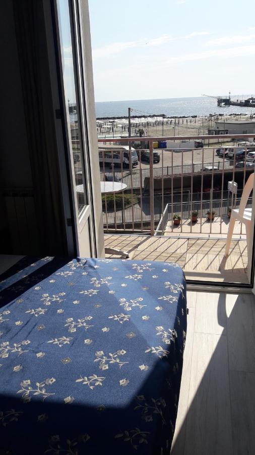 Camera Tripla Superior con Balcone e Vista Mare